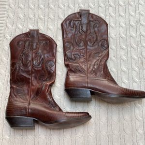 Nine West Sz 7 two toned brown leather western boots. Leather upper Manmade sole